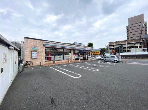 セブン-イレブン 群馬県庁前店の画像