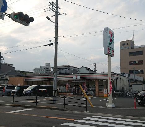 セブンイレブン 大阪緑1丁目店の画像