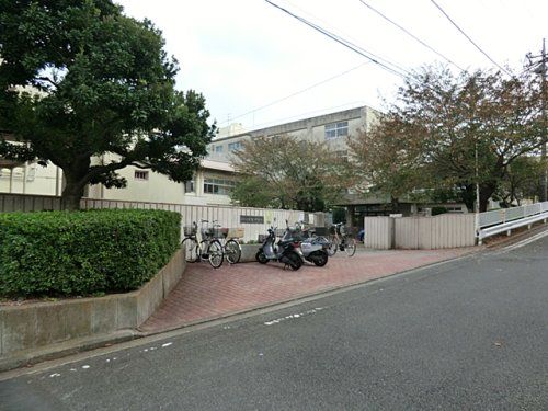 横浜市立本宿中学校の画像