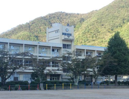 高平小学校の画像