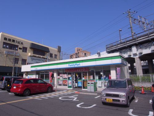 ファミリーマート 忍ヶ丘駅前店の画像