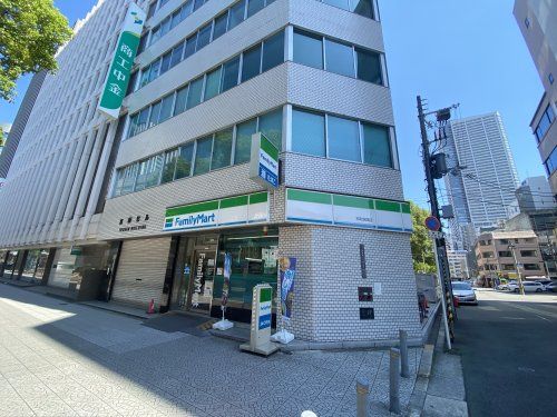 ファミリーマート 本町駅西店の画像
