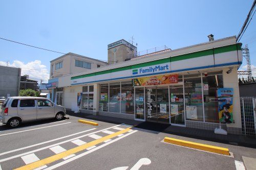 ファミリーマート 千代田駅前店の画像