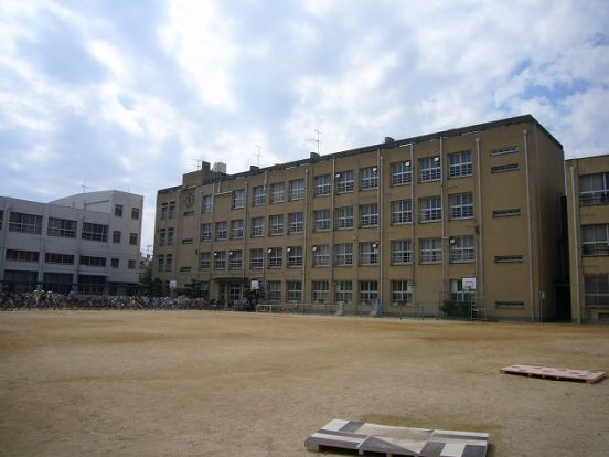 伊丹市立神津小学校の画像