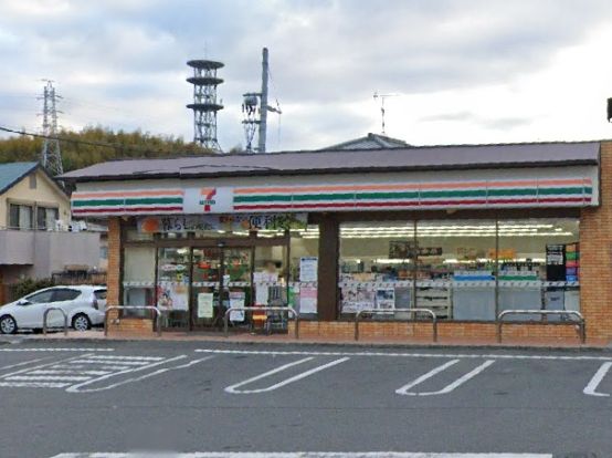 セブンイレブン八幡市男山指月店の画像