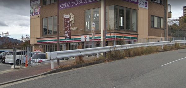 セブンイレブン 宝塚すみれガ丘1丁目店の画像