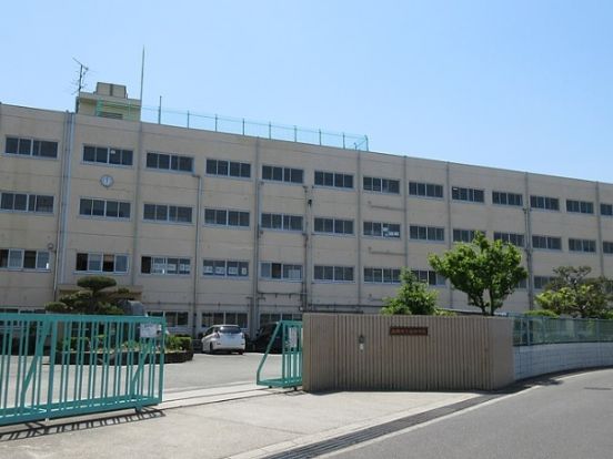 高槻市立冠中学校の画像