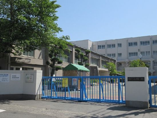 高槻市立西大冠小学校の画像