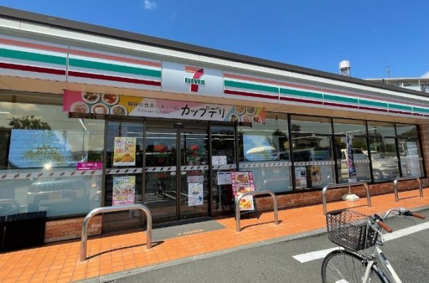 セブンイレブン 横浜田奈駅東店の画像