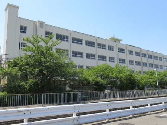 高槻市立柳川小学校の画像