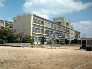 宝塚市立高司中学校の画像
