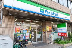 ファミリーマート 西ヶ原駅前店の画像