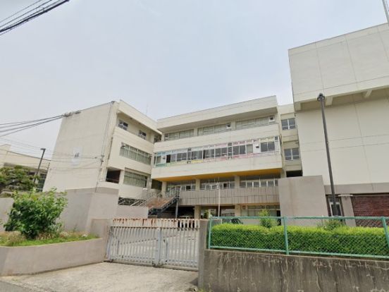 箕面市立第二中学校の画像