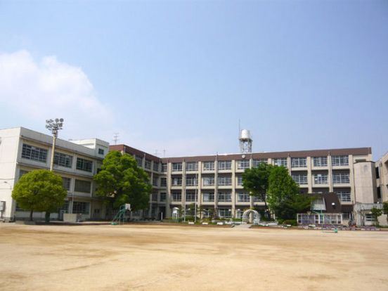 尼崎市立七松小学校の画像