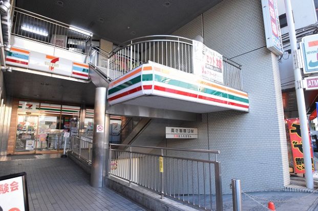 セブンイレブン 横浜鴨居駅前店の画像