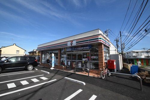 セブンイレブン 横浜東本郷5丁目店の画像