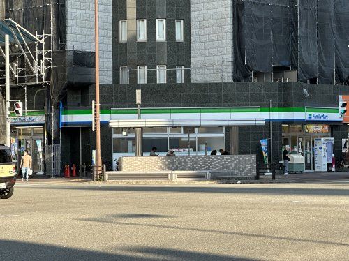 ファミリーマート 大国町店の画像