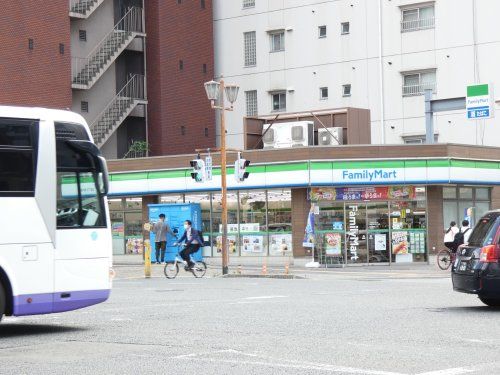 ファミリーマート 浪速元町三丁目店の画像