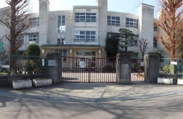 西宮市立　学文中学校の画像