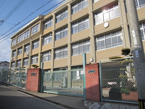 神戸市立王塚台中学校の画像