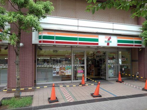 セブンイレブン 川口駅東口店の画像