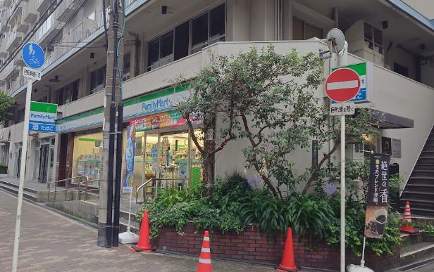 ファミリーマート 南堀江一丁目店の画像