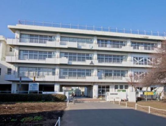 新座市立新堀小学校の画像