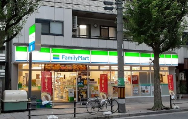 ファミリーマート 釣鐘町店の画像