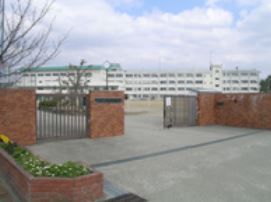 川西市立緑台中学校の画像