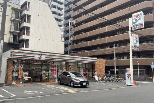 セブンイレブン 大阪難波中3丁目南店の画像