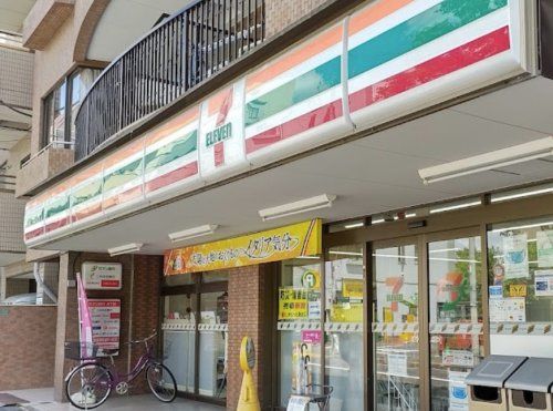 セブンイレブン 都立文京高校前店の画像