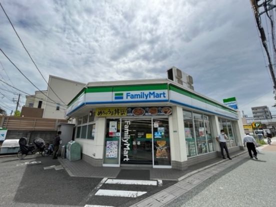 ファミリーマート西宮里中町店の画像