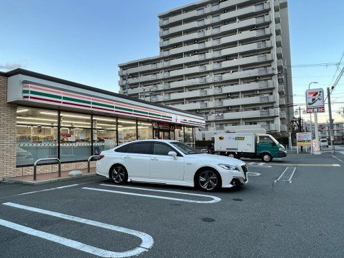 セブンイレブン 大阪北島3丁目店の画像