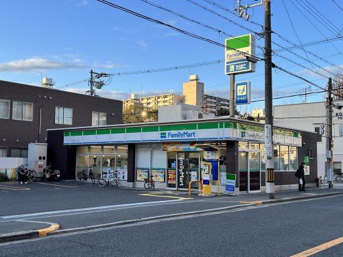 ファミリーマート 中加賀屋二丁目店の画像