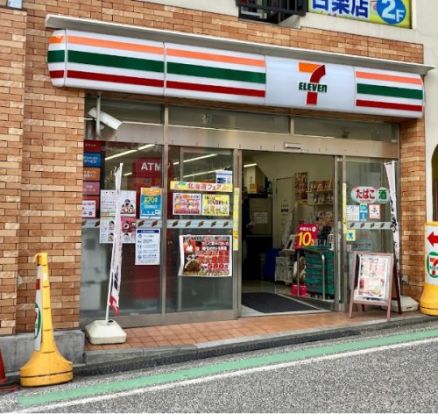 セブンイレブン 横浜白楽駅前店の画像