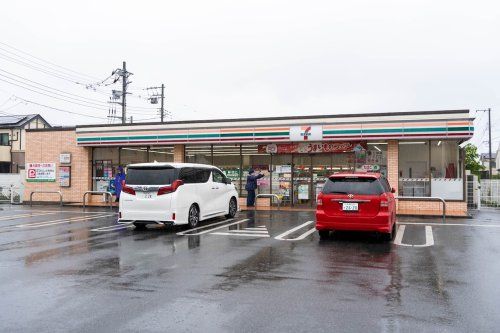 セブンイレブン 三鷹山中通り店の画像