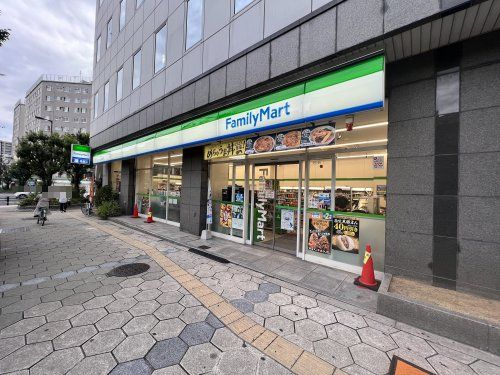 ファミリーマート 谷九駅前店の画像