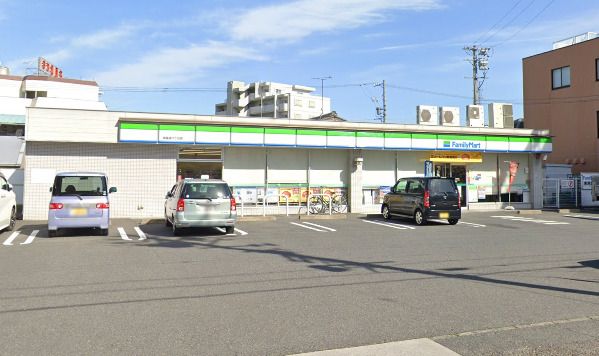 ファミリーマート 南陽通六丁目店の画像