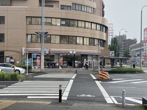 セブンイレブン 名古屋吹上駅前店の画像