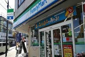ファミリーマート 秀栄高尾駅北口店の画像