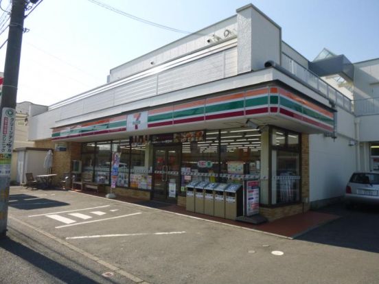 セブンイレブン 横浜泉新橋町店の画像