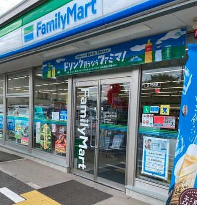 ファミリーマート 狭山東三ツ木店の画像