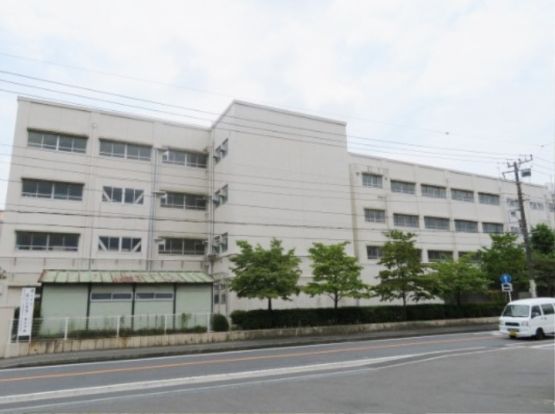 横浜市立新田中学校の画像