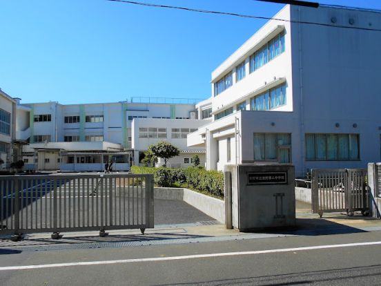 日野市立第二中学校の画像