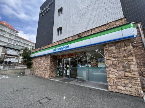 ファミリーマート 豊中西緑丘店の画像