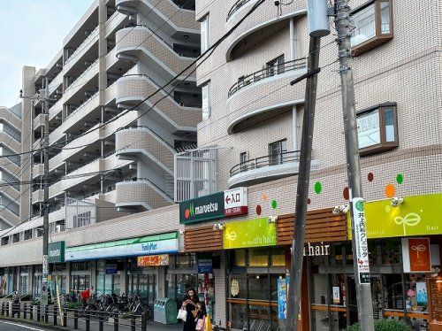 ファミリーマート 唐木田駅前店の画像