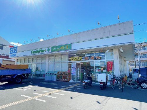 ファミリーマート ドラッグエース鶴ケ岡店の画像