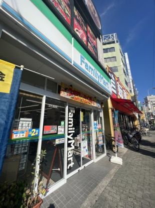 ファミリーマート 十三本町二丁目北店の画像