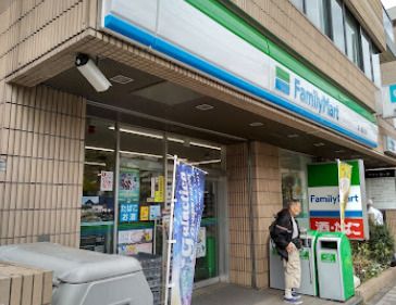 ファミリーマート 西ヶ原駅前店の画像