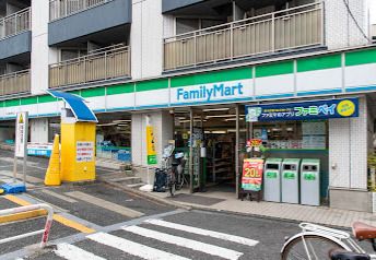 ファミリーマート 牛込柳町駅前店の画像